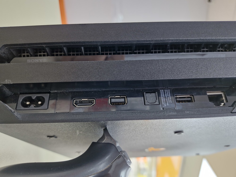 Игровая приставка PlayStation 4 Pro 1Tb