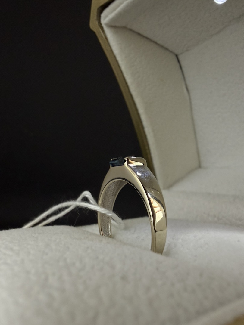 КОЛКМ585 КОЛЬЦО С КАМНЕМ (Au 585)