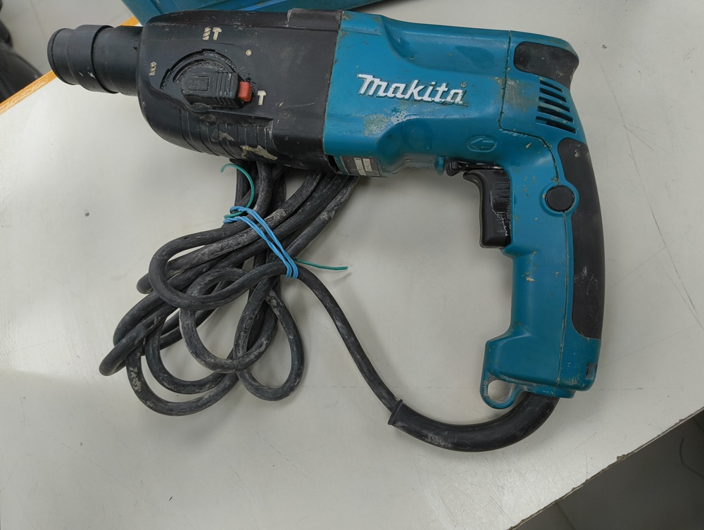Перфоратор Makita HR 2450