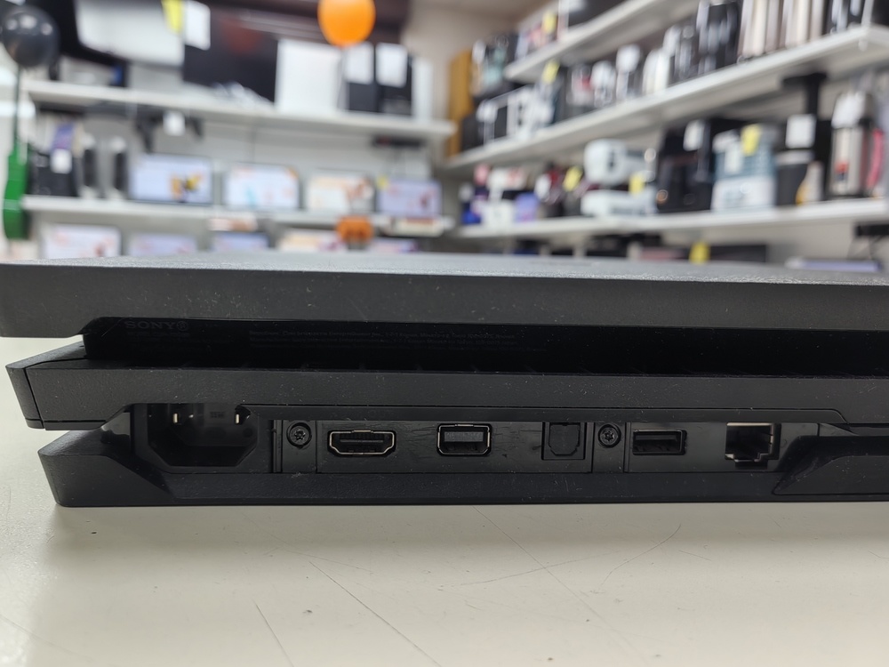 Игровая приставка PlayStation 4 Pro 1Tb
