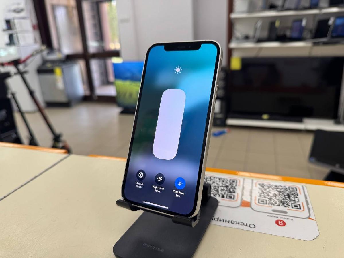 Смартфон Apple iPhone 12 64Gb