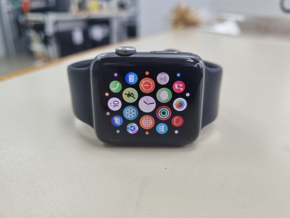 Смарт-часы Apple Watch Series 3 42 мм