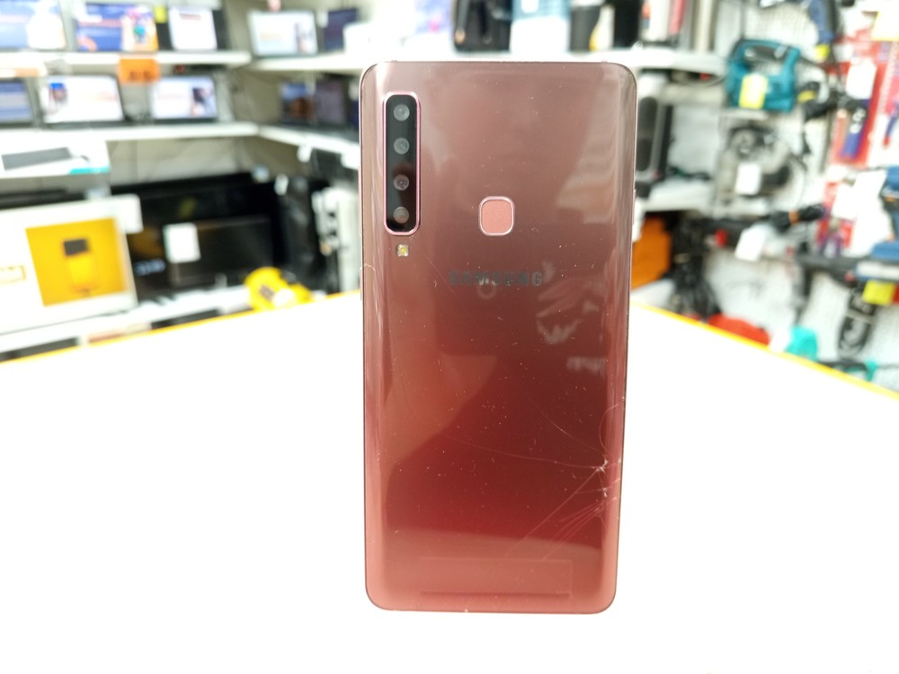 Смартфон Samsung Galaxy A9 (2018) 6/128