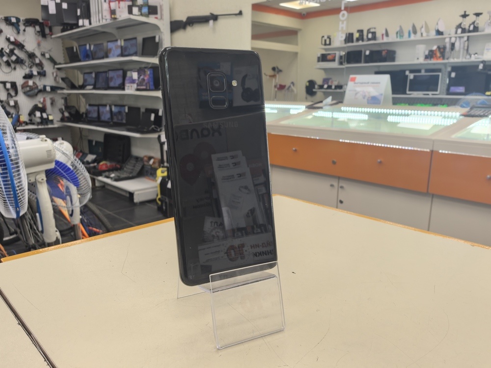 Смартфон Samsung Galaxy A8 2018 4/32