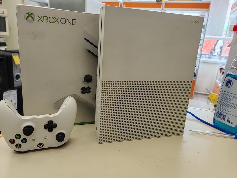 Игровая приставка Xbox One X 1Tb