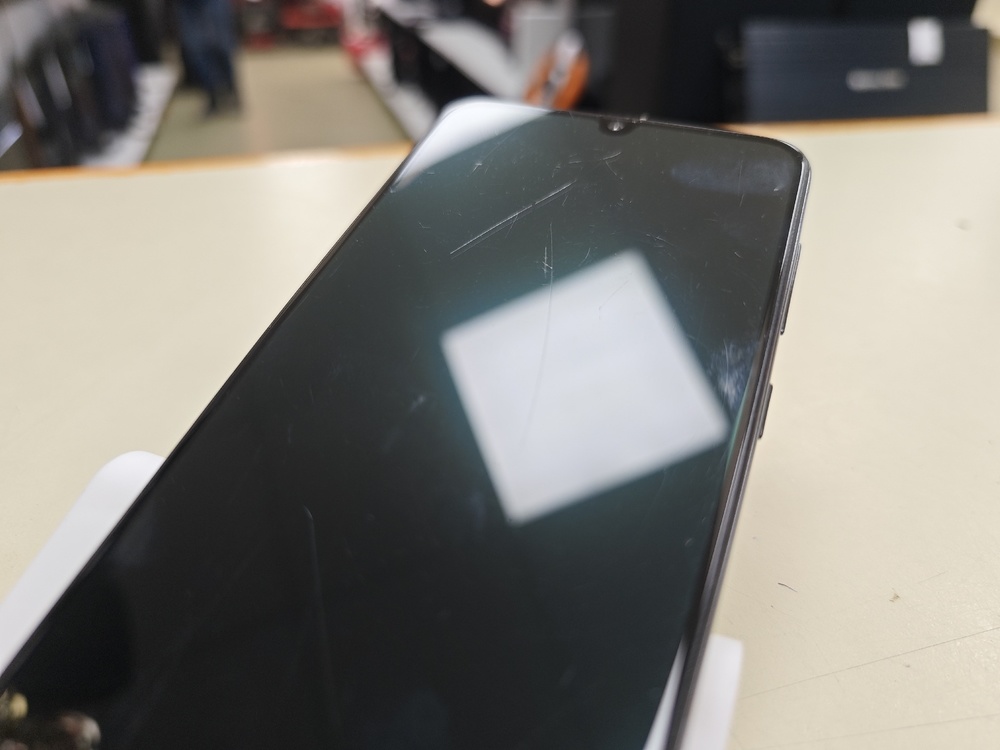 Смартфон Samsung Galaxy A70 6/128