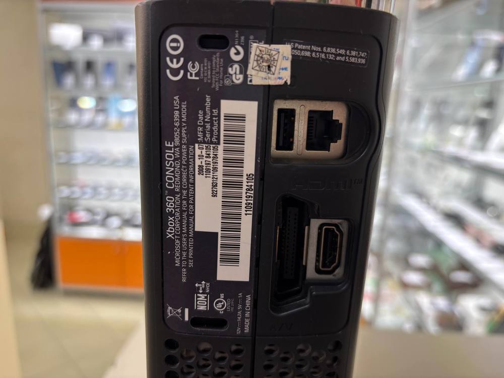 Игровая приставка Xbox 360;