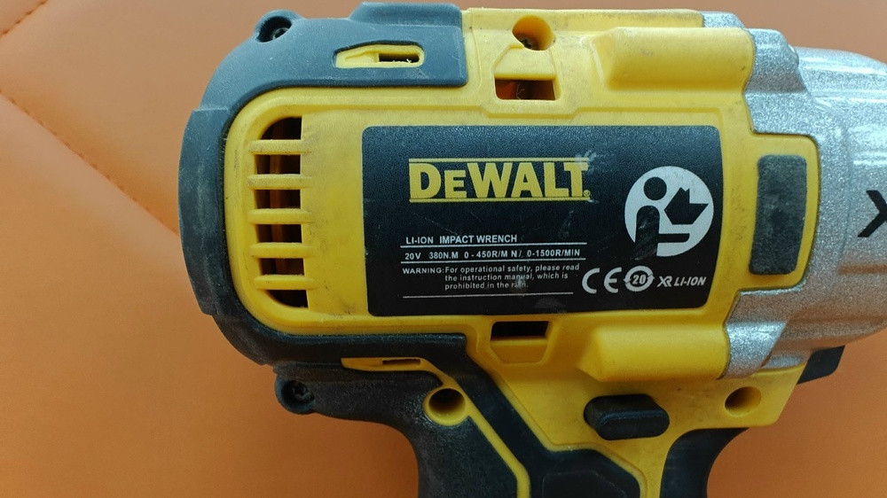 Гайковерт Dewalt DCF880N