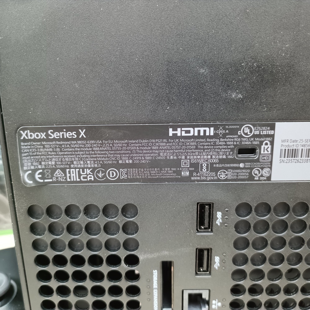 Игровая приставка Xbox Series X 1Tb