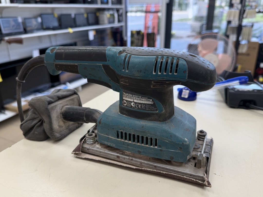 Шлифовальная машина Makita BO3710