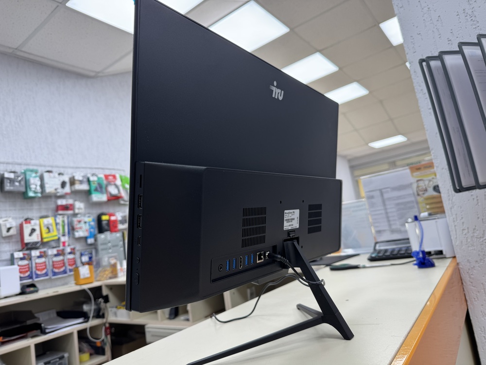 Моноблок IRU; Core i3-1220P,  Intel(R) Graphics, 8 Гб, 256 Гб, Нет
