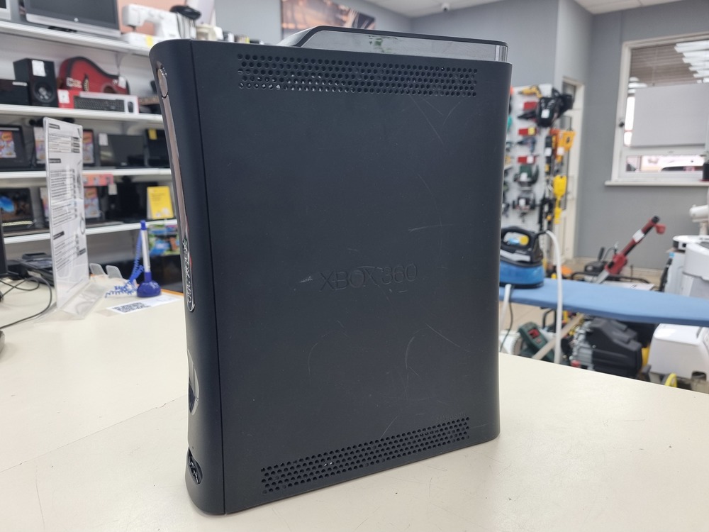 Игровая приставка Xbox 360;