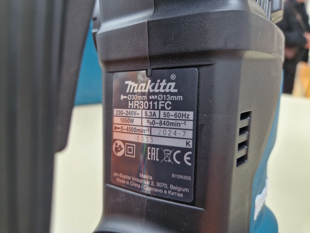 Перфоратор Makita HR3011FCJ