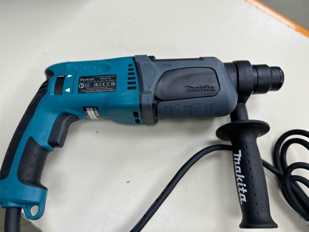 Перфоратор Makita HR 2470