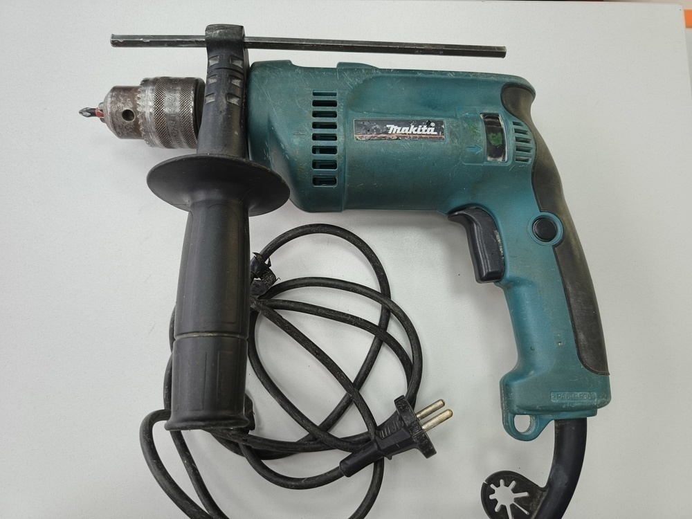 Дрель-ударная Makita HP1620.