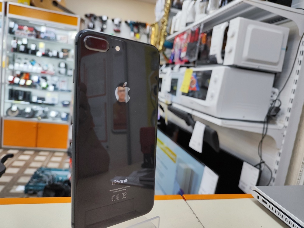 Смартфон Apple iPhone 8 Plus 64Gb