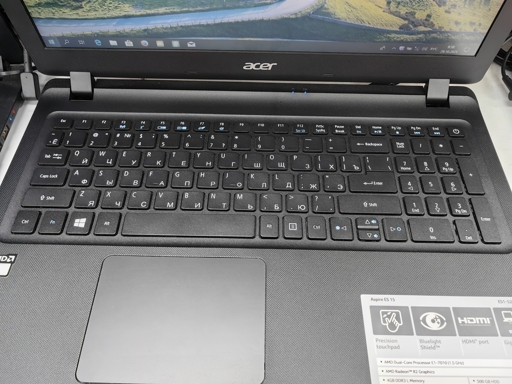 Ноутбук Acer; E1-7010, Radeon R2 series, 4 Гб, Нет, 500 Гб