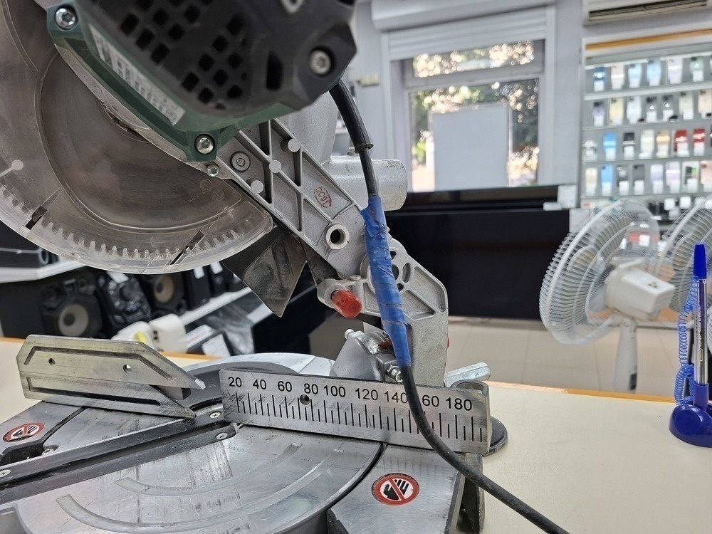 Торцовочная пила Metabo KS-216M Lasercut