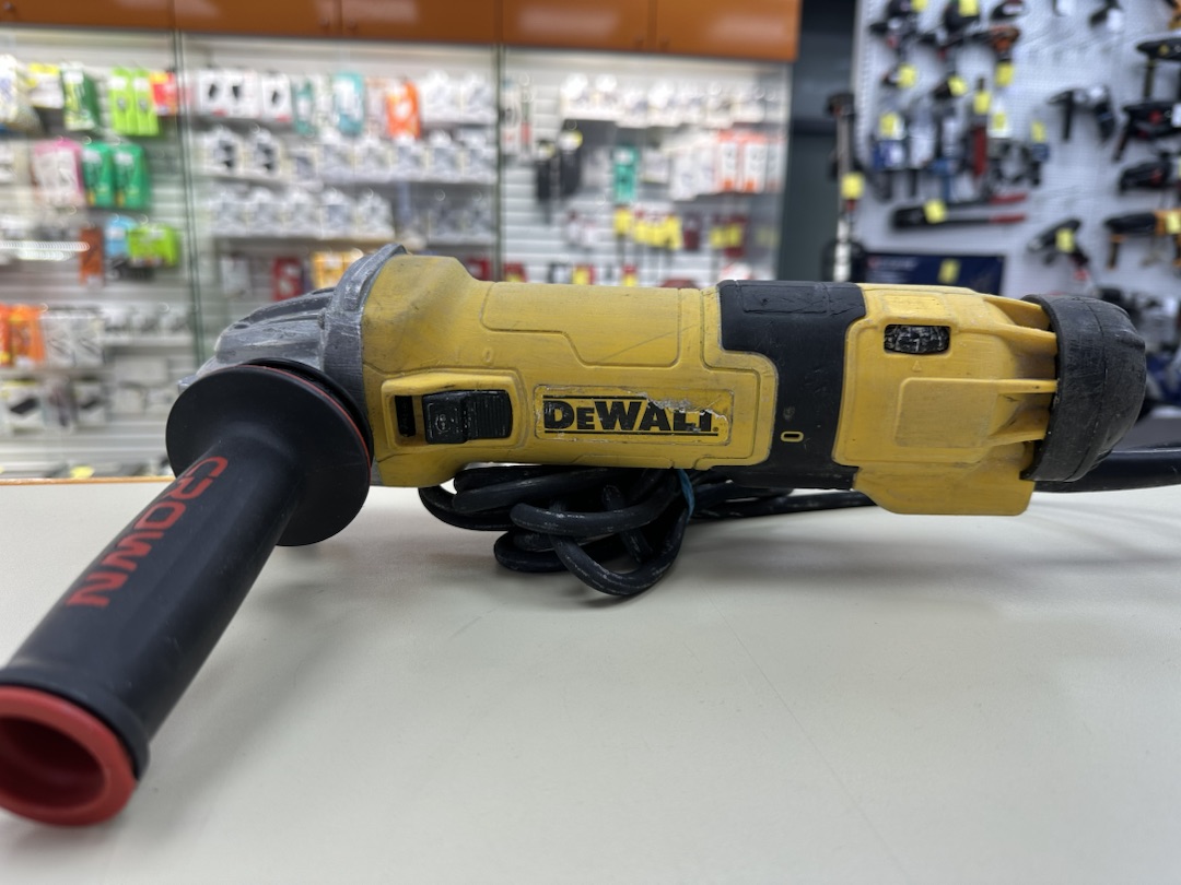 Угловая шлифмашина Dewalt DWE 4257