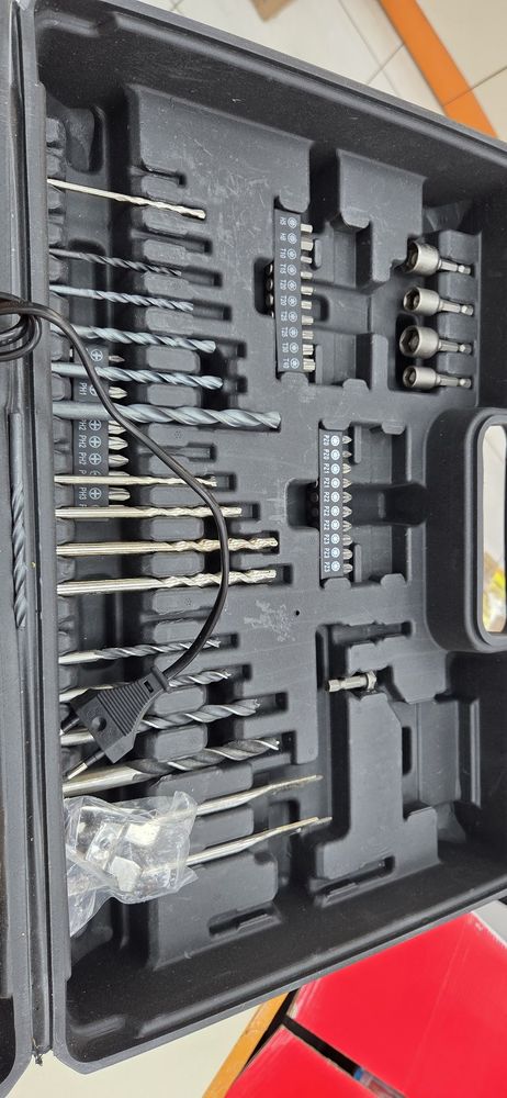Шуруповерт Dewalt 18V XR;