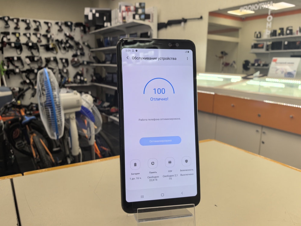 Смартфон Samsung Galaxy A8 2018 4/32