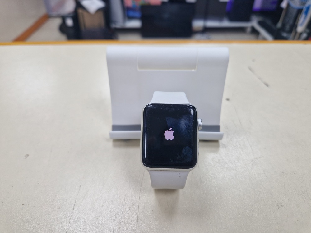 Смарт-часы Apple Watch Series 3 42 мм