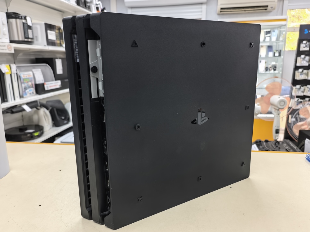 Игровая приставка PlayStation 4 Pro 1Tb
