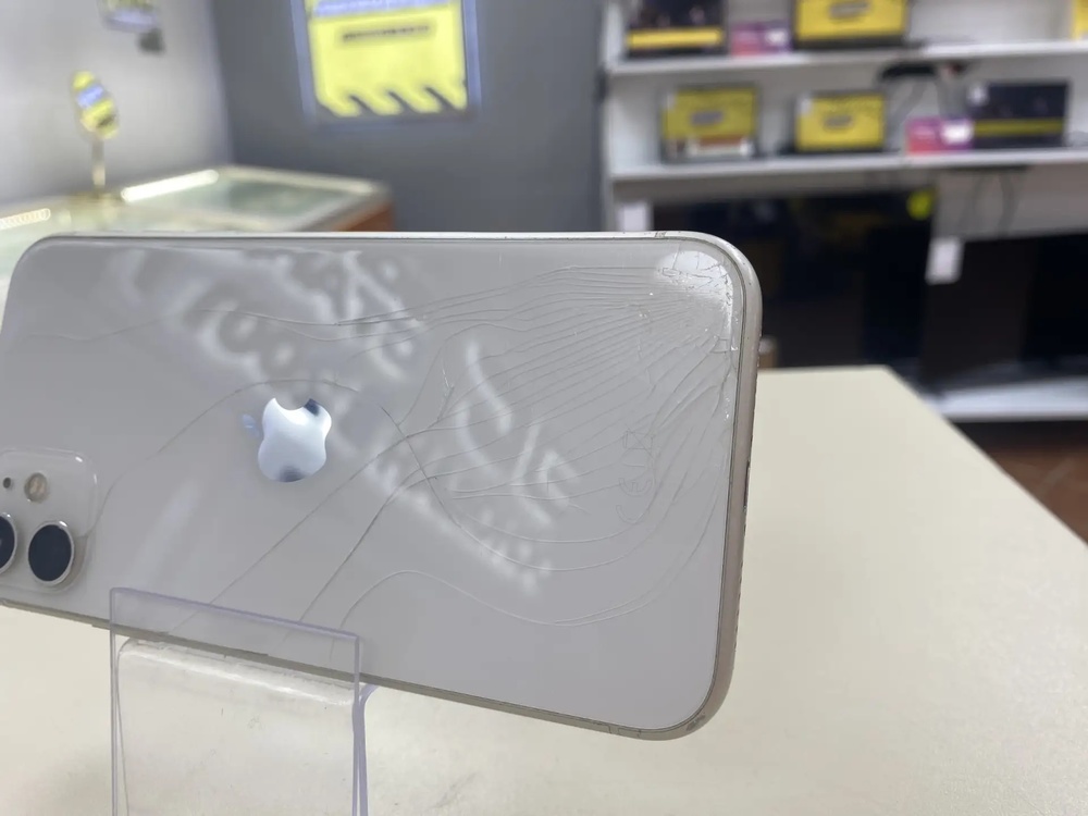 Смартфон Apple iPhone 11 64Gb