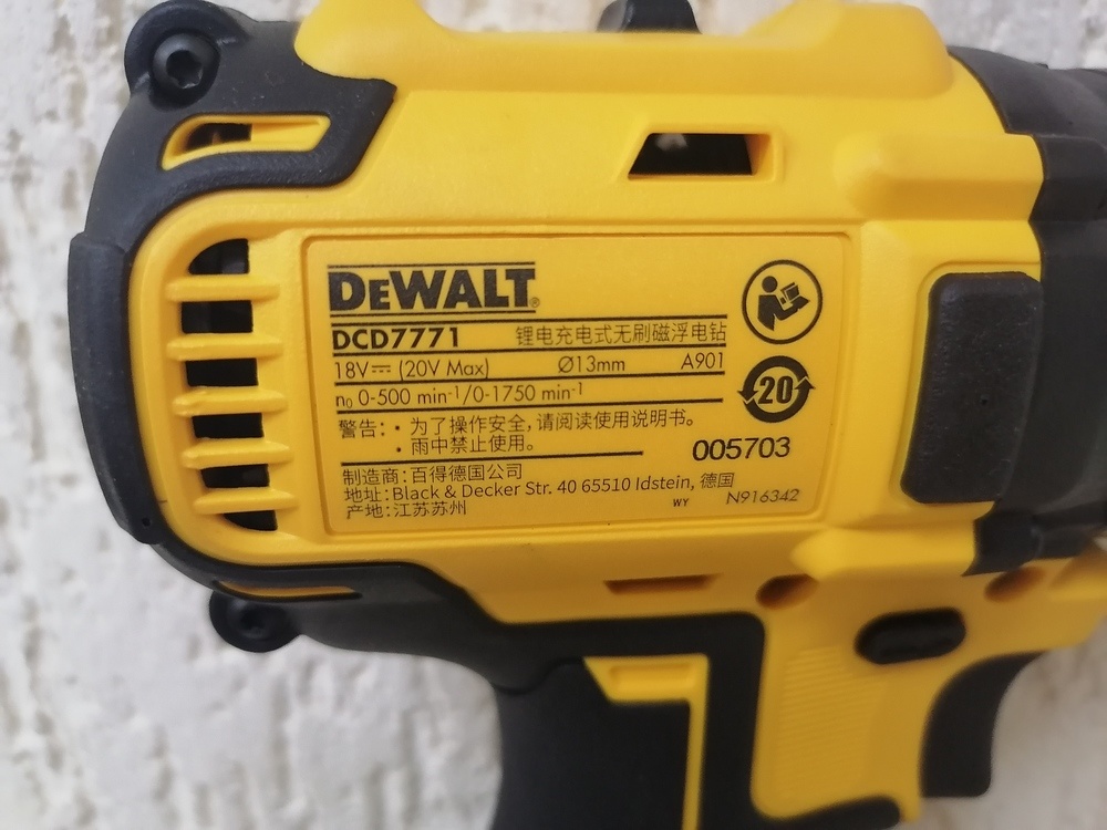 Шуруповерт Dewalt DCD771-D2;