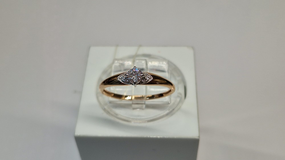 КОЛЬЦО С КАМНЯМИ (Au 585)