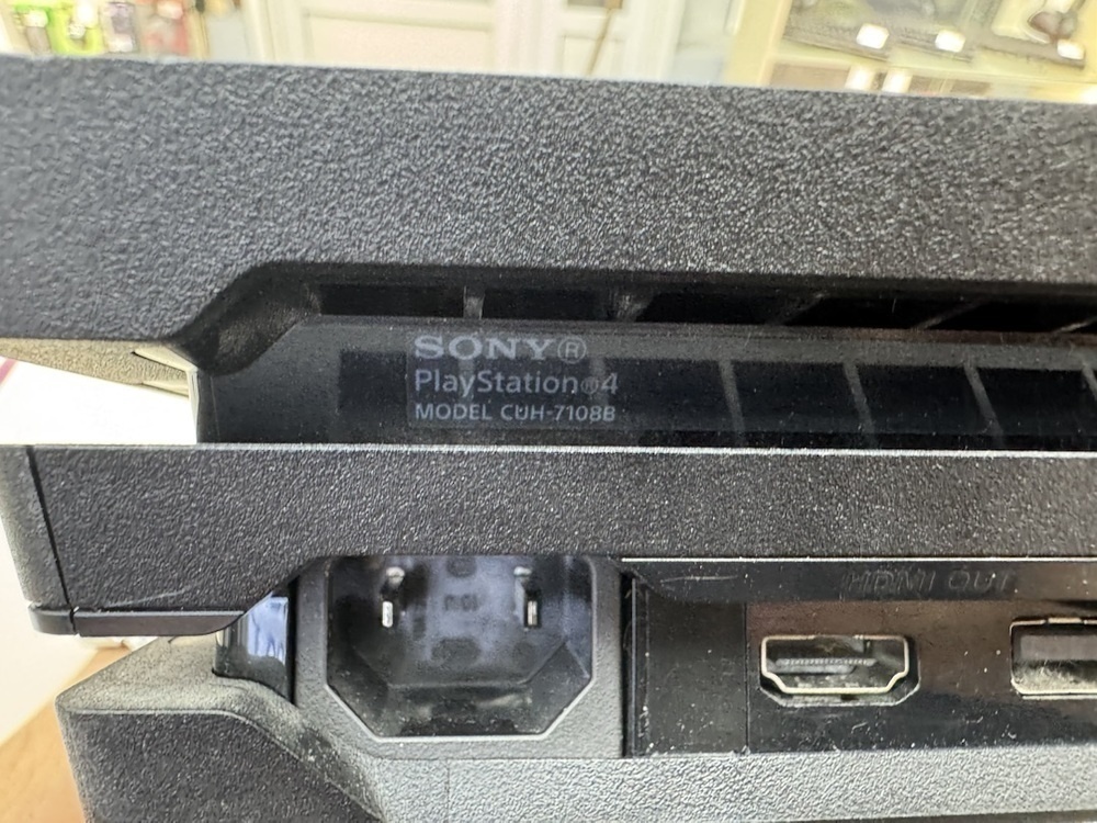 Игровая приставка PlayStation 4 Pro 1Tb