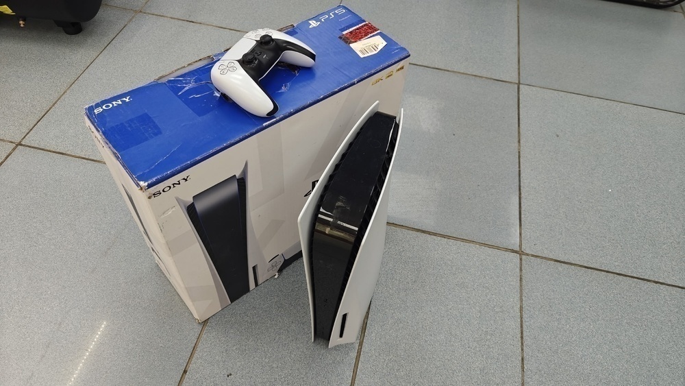 Игровая приставка PlayStation 5 825Gb (С дисководом)