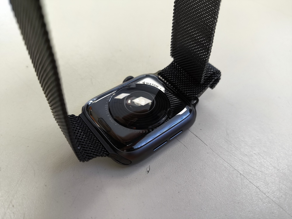 Смарт-часы Apple Watch SE 44mm