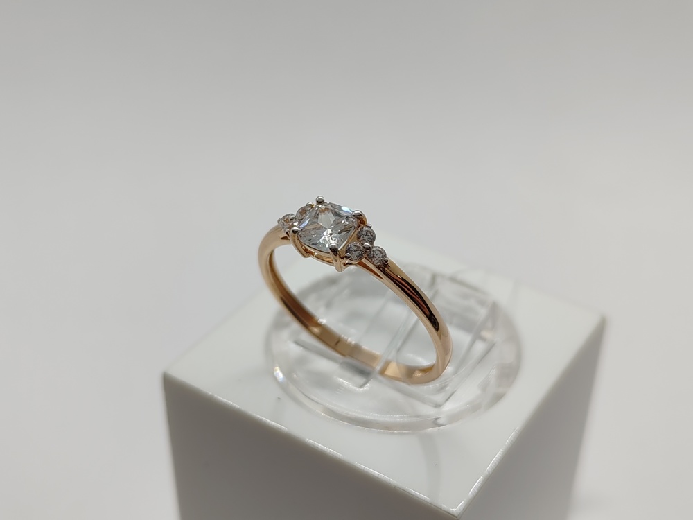 КОЛЬЦО С КАМНЯМИ (Au 585)