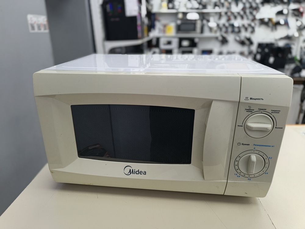 Микроволновая печь Midea MM720CKE
