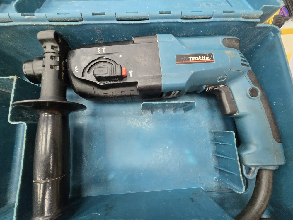Перфоратор Makita HR2450FT