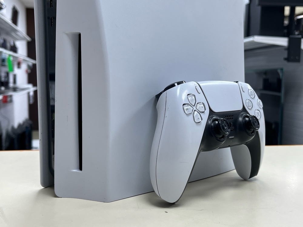 Игровая приставка PlayStation 5 825Gb (С дисководом)