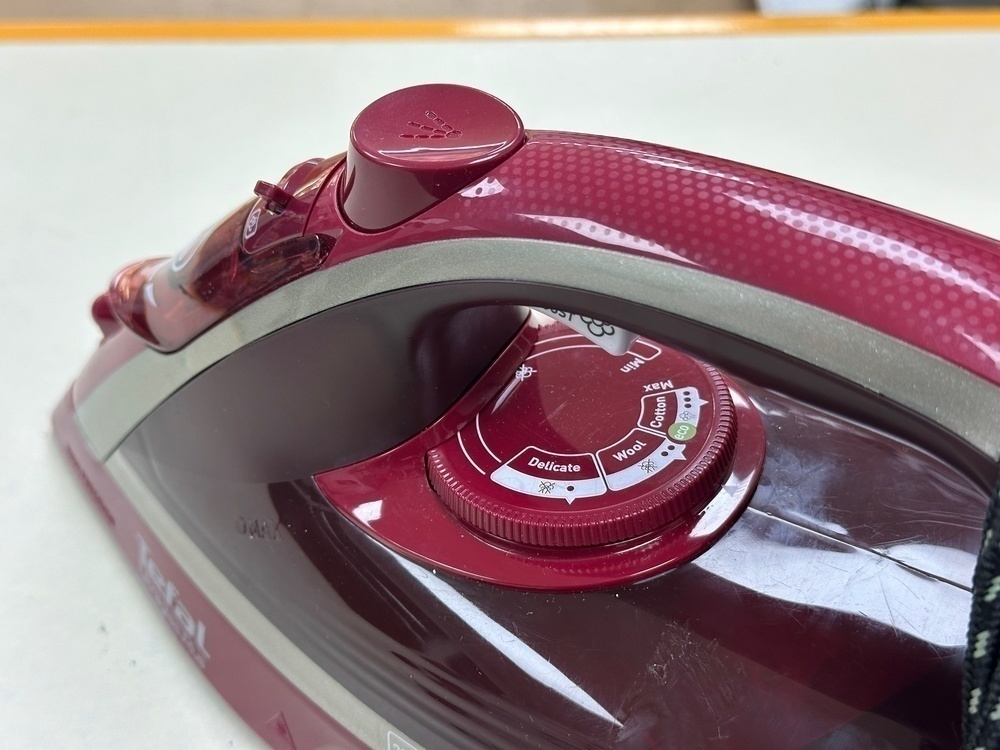 Утюг Tefal Ultragliss Plus FV6820E0