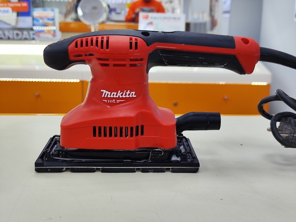 Шлифовальная машина Makita M9203