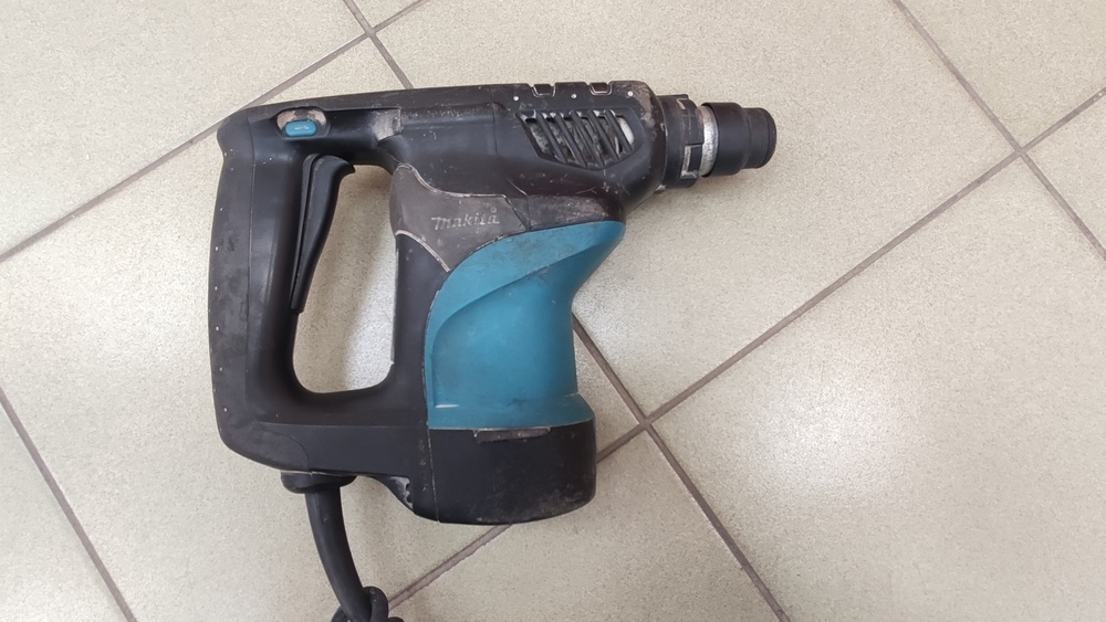 Перфоратор Makita HR 2810