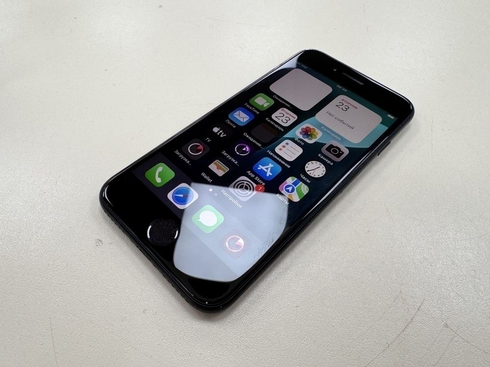 Смартфон Apple iPhone SE 2020 64Gb