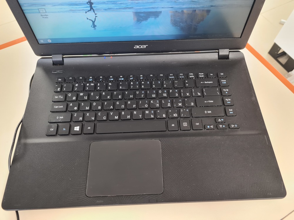 Ноутбук Acer ES1; E2-6110, Radeon R2 series, 2 Гб, 500 Гб