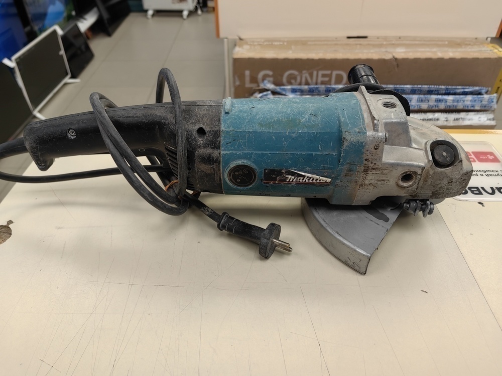 Угловая шлифмашина Makita GA9050