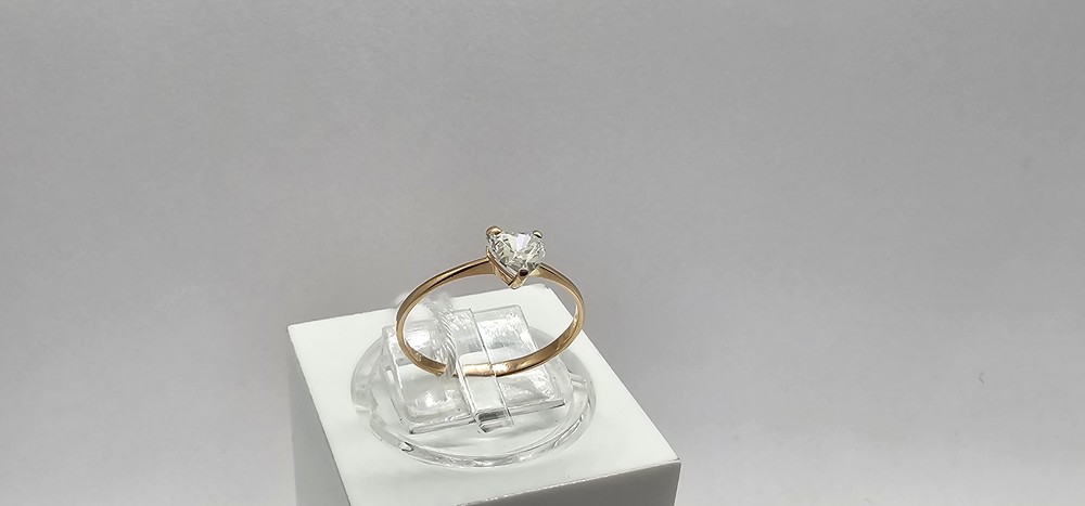 КОЛКМ585 КОЛЬЦО С КАМНЕМ (Au 585)