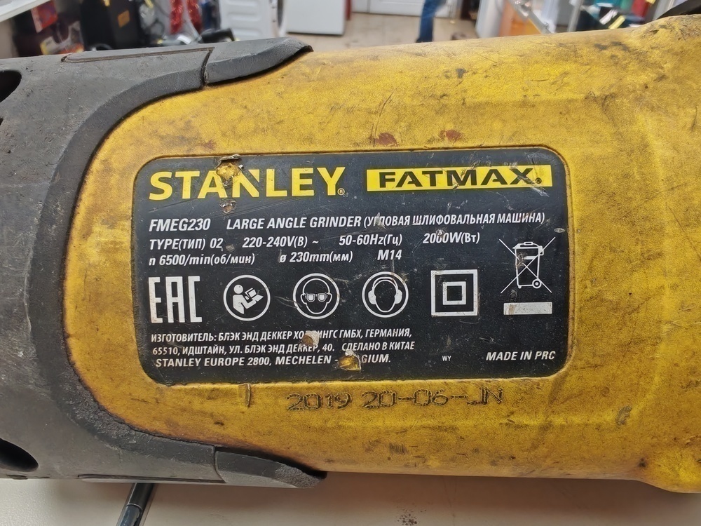 Угловая шлифмашина Stanley FMEG230