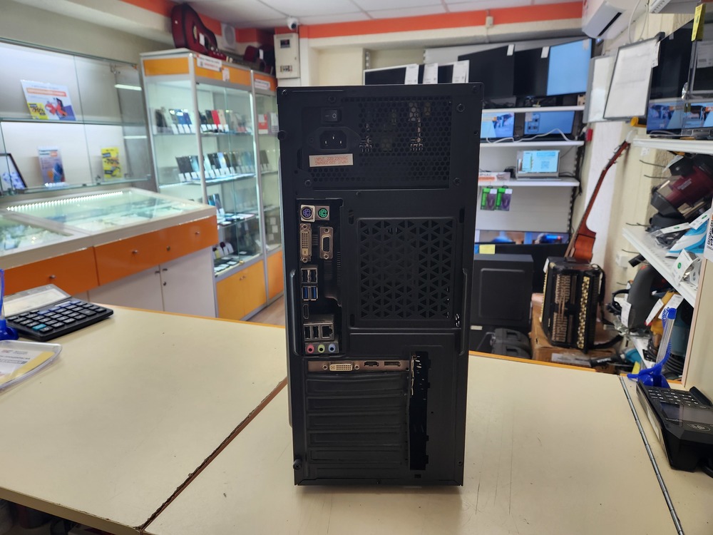 Системный блок Noname; Xeon E3-1270 v3, Radeon R7 200, 16 Гб, Нет, 500 Гб