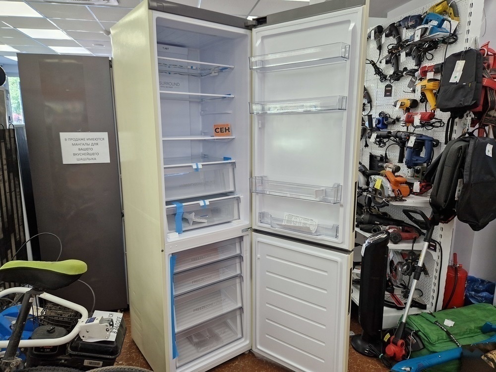 Холодильник Haier C4F640CCGU1