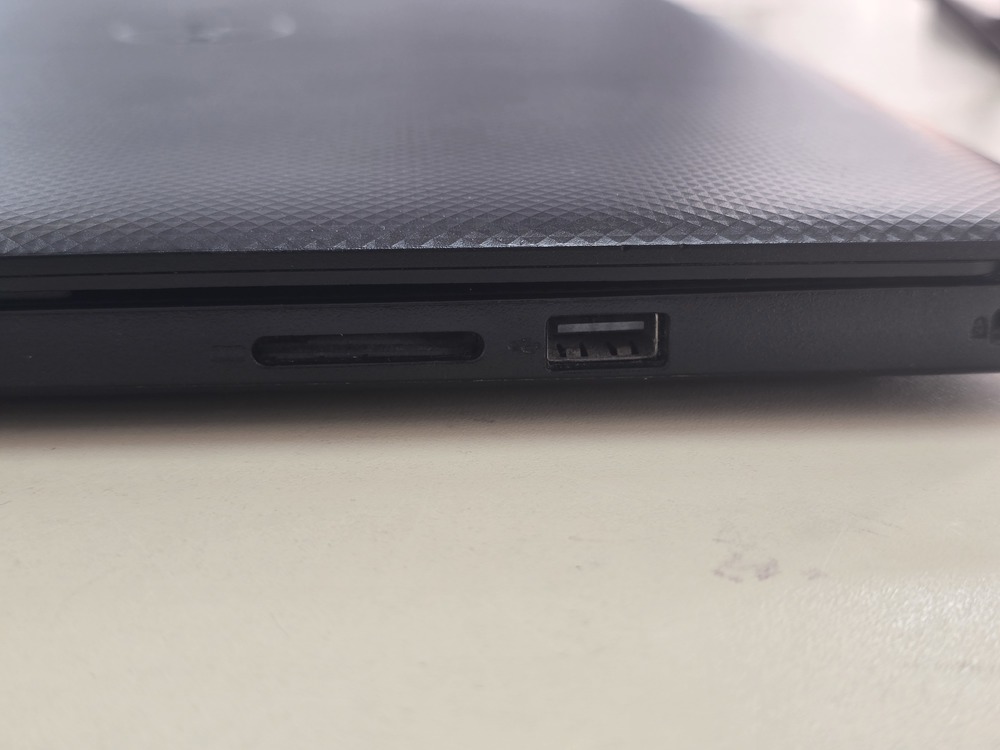 Ноутбук DELL; Core i5-1035G1, GeForce MX230, 8 Гб, 256 Гб, Нет