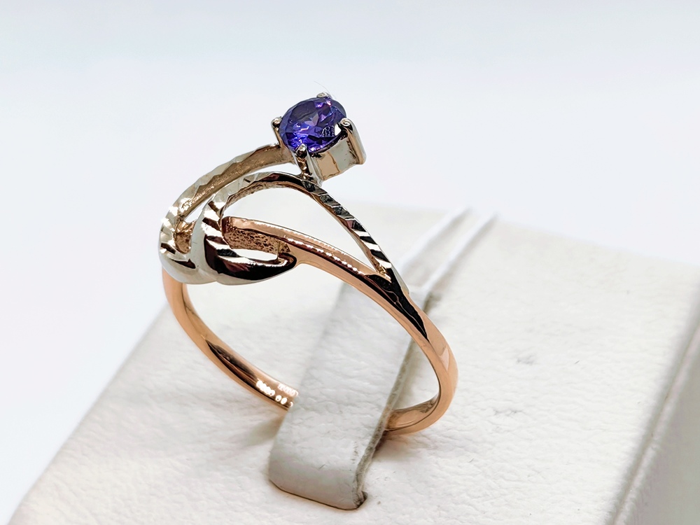 КОЛКМ585 КОЛЬЦО С КАМНЕМ (Au 585) КОЛКМ585 КОЛЬЦО С КАМНЕМ (Au 585)