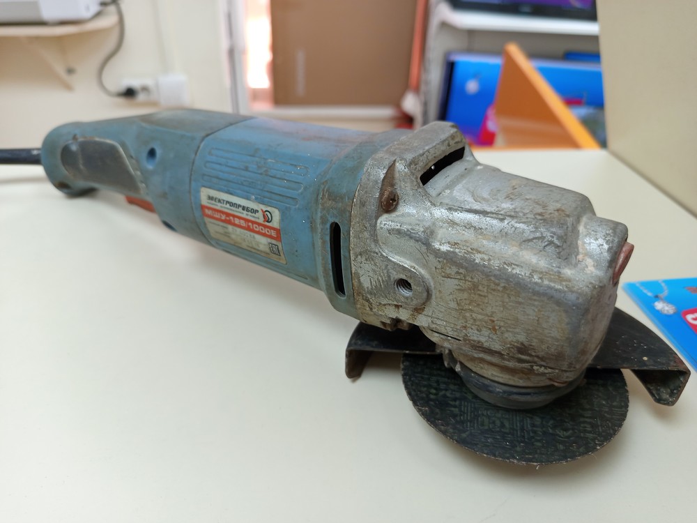 Угловая шлифмашина Электроприбор МШУ-125/1000